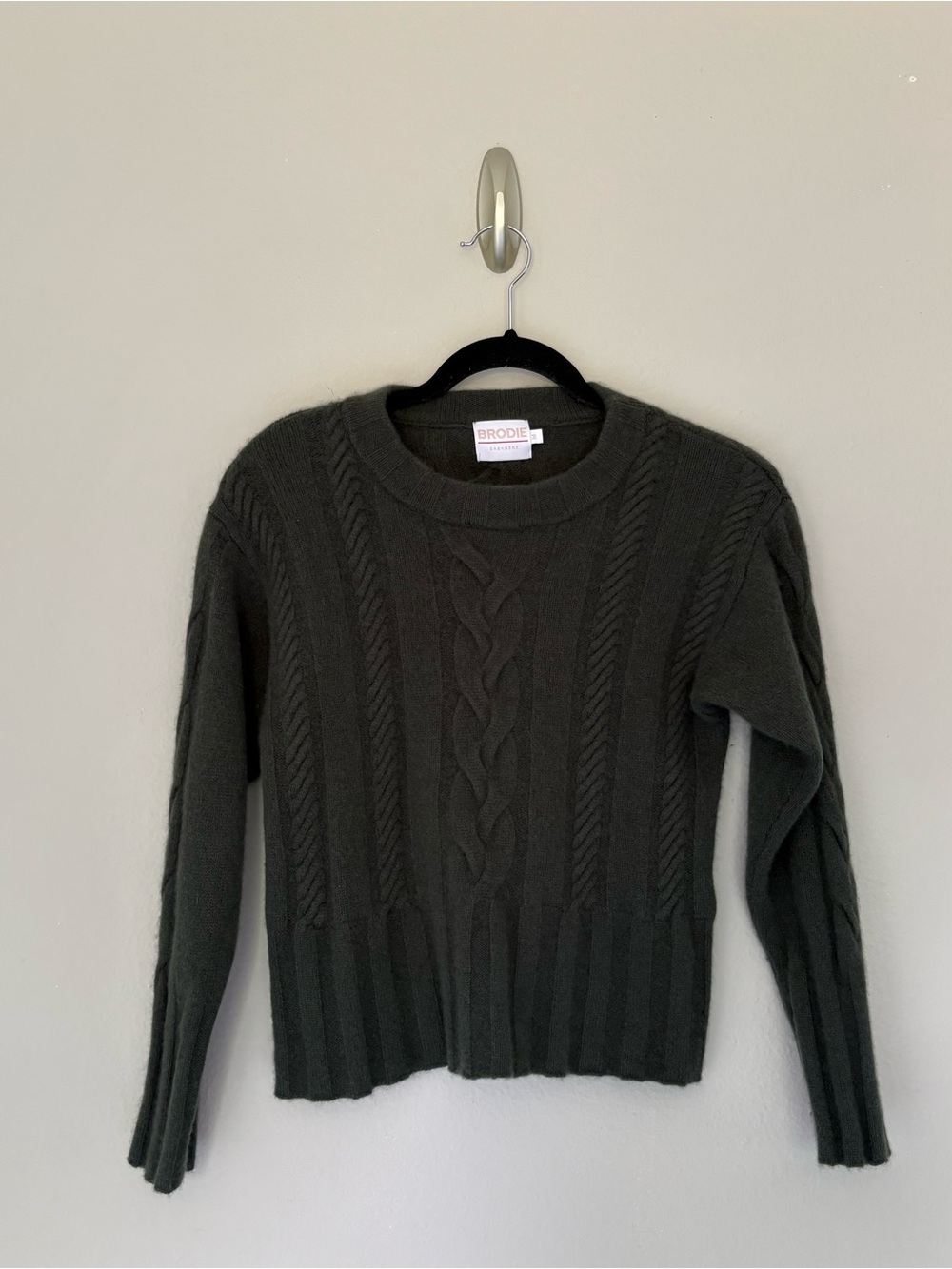 Brodie Cashmere Cable Knit Sweater Cropped Hunter Dark Green - S/M